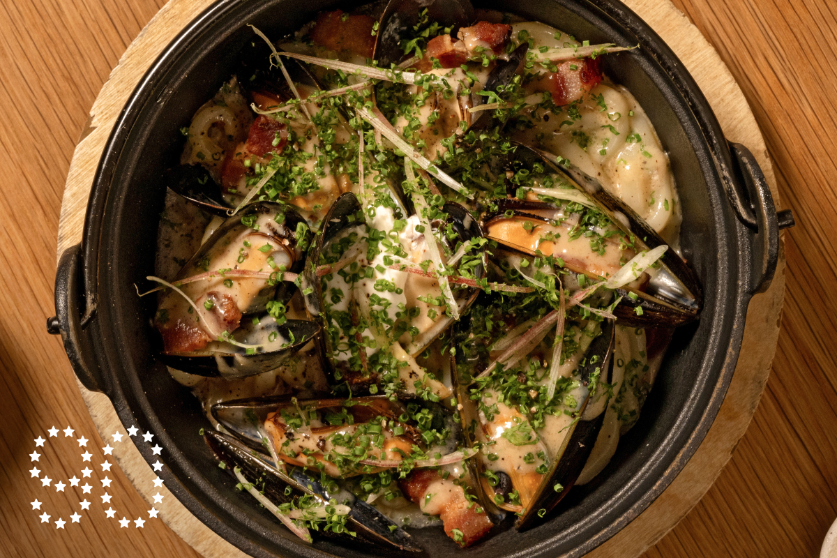 LOS ANGELES, CA - November 1, 2024: Udon Mussels with creme fraiche, garlic and bacon. (Ron De Angelis / For The Times)