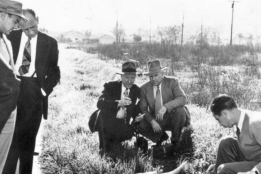 ME.Dahlia/reporters.1016.7.Fowler, left(with hat), was the first reporter to arrive at the scene of LA's most famous unsolved killing, The Black Dahlia killing, on Ave., between 39th and Coliseum Streets, where the dismembered body of Elizabeth Short was found on Jan. 16, 1947. Photo Credit: RLOliver/Los Angeles Times