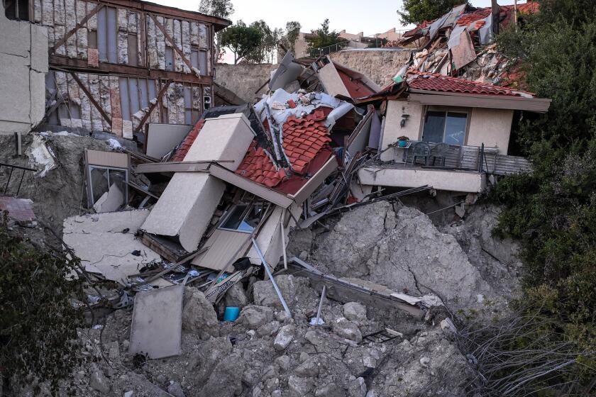 Rolling Hills Estates, CA, Tuesday, November 28, 2023 - Homes on Peartree Lane continue to slide downhill months after the hillside below gave way. (Robert Gauthier/Los Angeles Times)