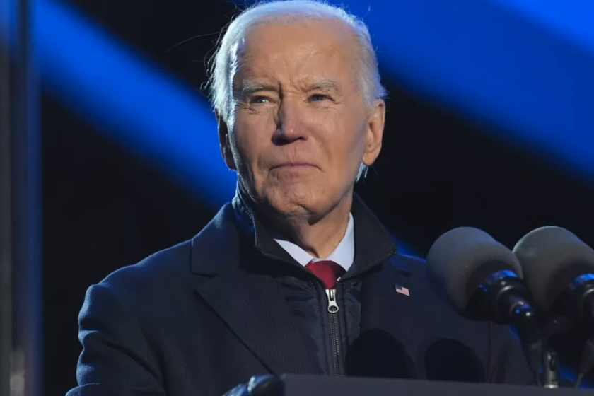 El presidente Joe Biden habla durante una celebración